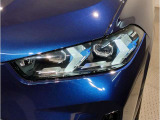 BMWの伝統の丸目4灯ヘッドライトでございます。LEDライトで視認性もよく明るく安全性の向上につながります。