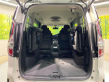 後席を格納すると、これだけの広さが!シーンに合わせたシートアレンジで、大きな荷物も積むことが出来ます♪