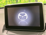 【マツダコネクトナビ】車内の雰囲気にマッチした一体型タイプのナビ。各種車輌設定やBluetooth再生等、様々な機能が楽しめます。直感的なダイヤル操作が可能で、使い勝手も良好です。