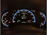 とっても見やすいメーターです。夜間時はラグジュアリーな気分にさせてくれる照明が魅力ですので、夜のドライブも楽しみになりますよ♪