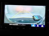 バックも安心のリアカメラ付いています。リアカメラがあると、いつでも安全にバックできますね。死角も減ります。3ビュー切り替え、ガイド線表示なので便利です。