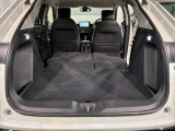 リア席を倒せば広々とした空間の出来上がり!床が低くフラットになり、天井までの高さがありますので積載が便利です。