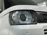 LEDヘッドライトは、点灯の瞬間から最大光量を発揮し、突然暗くなるトンネルなどでの安定感を高めます。