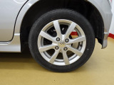 純正アルミホイール装着です。