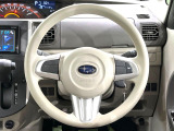 インテリアに合わせたデザインのステアリングは、運転される方のことも考え、運転しやすい形状、大きさです。是非一度、実際に触ってお確かめください。