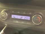 【オートエアコン】一度お好みの温度に設定すれば、車内の温度を検知し風量や温度を自動で調整。暑い&hellip;寒い&hellip;と何度もスイッチ操作をする必要はありません。快適な車内空間には必須の機能ですね♪