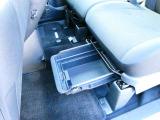助手席シートの下にはアンダーボックスも装備してます★