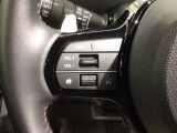 ステアリングにオーディオ操作スイッチが付いています。オーディオ画面に直接タッチしなくても操作が出来ますので、運転に集中できます。