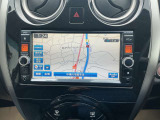 日産純正メモリーナビ(MC313D-W)装備、USB接続・DVD再生やBluetooth機器対応、フルセグ地デジTVも見れます。