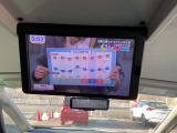 【後席モニター】後席で迫力たっぷりの大画面を楽しめるリヤシートエンターテイメント。