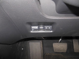有料道路をキャッシュレスで通行できるETC車載器付きです。運転席足元に設置されています。ETCセットアップ費用は含まれておりません。別途必要となります。