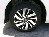 14インチ純正アルミホイール。路面に近いホイール部分は特に目立ちますし、車のイメージも大きく変わりますよ!