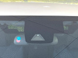 【プリクラッシュセーフティ】前方の車両等を検知し、衝突しそうな時は警報で注意を促し、ブレーキを踏む力をサポート。ブレーキを踏めなかった場合は衝突被害軽減ブレーキが作動、衝突回避をサポートします。