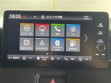 【Honda純正ナビゲーション(Honda CONNECT対応)】通信により地図が自動で更新され、車内Wi-Fiでスマホやタブレット、ゲーム機なども楽しめます。