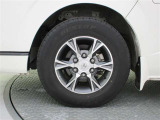 機敏さを引き立てる純正アルミ 195/80 R15 装着!