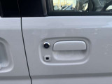 お車の開閉自体も物理ボタンがついています