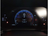 とっても見やすいメーターです。夜間時はラグジュアリーな気分にさせてくれる照明が魅力ですので、夜のドライブも楽しみになりますよ♪