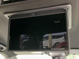 【フリップダウンモニター】大画面モニターで後席でもエンタメをお楽しみいただけます。小さなお子様にも大人気の装備です♪