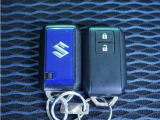 ◆スマートキー◆カギをバッグやポケットに入れたままでもドアロックの開閉ができる『スマートキー』付き!雨天や暗くなってもカギを取り出す必要がなくドアの開錠&エンジンも始動できます
