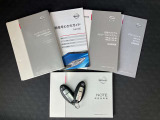 各取り扱い説明書、整備手帳、スマートキー2本つきです。