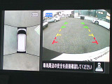 『上から丸見え』のアラウンドビューモニター搭載!車を上から見下ろした状態がナビ画面に映し出されるので、前後・左右の障害物を確認でき、安心・安全です♪一度使用すると、手放せなくなる装備です!