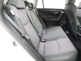 リアシートも厚く、長時間の移動もらくらくです!車種によってはラゲージスペースやトランクへのアクセスも可能!乗り心地・使い勝手共に充実です!!