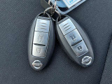 インテリジェントキー。カバンやポケットを取り出さずにエンジンの始動・ドアの開閉ができて便利です。