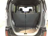 コンパクトボディーなのに、荷室はこんなに広々!たくさん荷物が積めますよ。