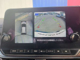 アラウンドビューモニターが装備されてるから、駐車場での車庫入れや、狭い道での走行もカメラで確認が出来るので安心。