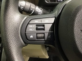 ステアリングにオーディオ操作スイッチが付いています。オーディオ画面に直接タッチしなくても操作が出来ますので、運転に集中できます。