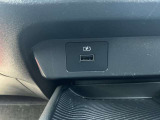 充電用のUSBポートもあります。