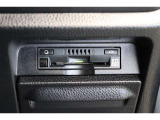 高速道路の利用時に便利なETC。料金所での停車や小銭を探す手間がなくなり快適です♪見た目もすっきりとしたビルトインタイプを装備しています。