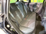 後部座席も気になるようなキズ・汚れやへたり等、大きなダメージはなく、良好な状態です。