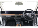 操作性に優れた運転席となります!小物入れや各ボタンの配置にこだわり、使いやすいです!座り心地もよく視認性も良好なのでロングドライブもお任せ下さい!