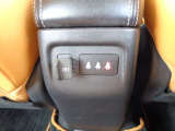 後席用USBポートがあるので後席の方も快適ですね