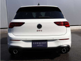 GTI専用デュアルマフラー。迫力あるリアビューを演出。LEDテールランプ(ダイナミックターンインジケーター付)です。