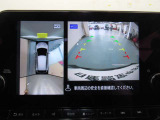 アラウンドビューモニターは4方のカメラで真上から車を見たようにモニターで確認ができます。周辺の安全確認、小さなお子様や障害物も目視で確認できるので駐車のしやすさだけでなく、事故防止にも役立ちます。