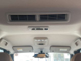 プラズマクラスター搭載のリヤシーリングファン付きです!天井のファンで後席へ送風してくれるので後席も快適です!