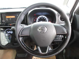運転が楽しくなる明るく開放的な運転席まわりです。