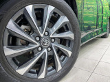 【純正17インチアルミホイール】外観にマッチした純正アルミホイールを装着しております。各種社外アルミホイールや、スタッドレスタイヤも取扱いしております。是非ご相談ください♪