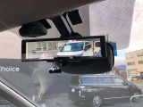 インテリジェントルームミラーで多人数乗車時や荷物満載時の視界を確保。夜間も本当にクリア