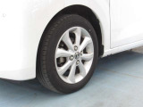 ◆アルミホイール◆純正のアルミホイールが標準装備で付いています!ホイルだけで見た目がとてもスタイリッシュです★