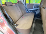後部座席も気になるようなキズ・汚れやへたり等、大きなダメージはなく、良好な状態です。