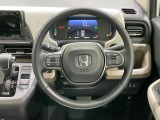 【純正革巻きステアリング】上質な革を使用することで、手にしっかり馴染みとても運転しやすいハンドルです♪