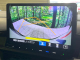 【バックカメラ】駐車時に後方がリアルタイム映像で確認できます。大型商業施設や立体駐車場での駐車時や、夜間のバック時に大活躍!運転スキルに関わらず、今や必須となった装備のひとつです!