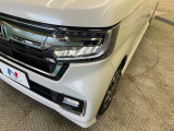 【LEDヘッドライト】悪天候や夜間走行時も良好な視界を確保し安心して運転できる高輝度LEDヘッドライトを装備!点灯速度が早く、消費電力も抑えられています。
