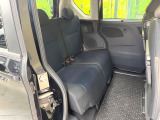 後部座席も気になるようなキズ・汚れやへたり等、大きなダメージはなく、良好な状態です。