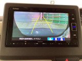 バックモニター付きで、車庫入れやバック時の後方確認をサポート。