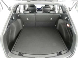 広々としたラゲージスペースを備えています。大きなものや長さのある荷物もしっかりと積み込めます。