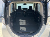 後席を格納すると、これだけの広さが!シーンに合わせたシートアレンジで、大きな荷物も積むことが出来ます♪